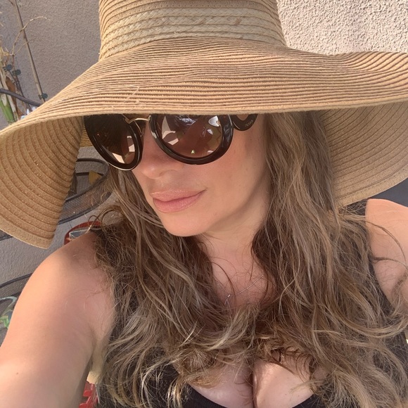 Meet your Posher, Lilian - Picture 2 of 2